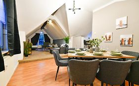 Großes Spree Apartment, 3 Schlafzimmer bis 10 Personen, 4x KfZ Parkplatz, Terrasse, Waschtrockner, Wlan, Netflix